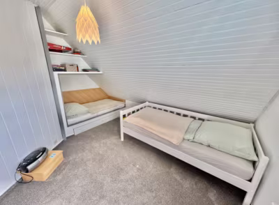 Zwei Häuser auf einem Grundstück - Dachgeschoss Schlafen 2 (78349)