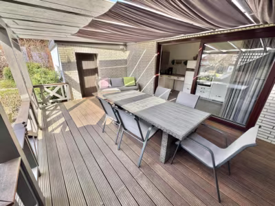 Zwei Häuser auf einem Grundstück - Überdachte Terrasse (78363)
