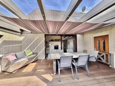 Zwei Häuser auf einem Grundstück - Überdachte Terrasse (78362)