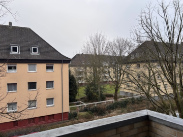 2.OG, 2 Zimmer, 2 Loggien, Hausgarage und Mansarde - Ausblick Balkon (43229)