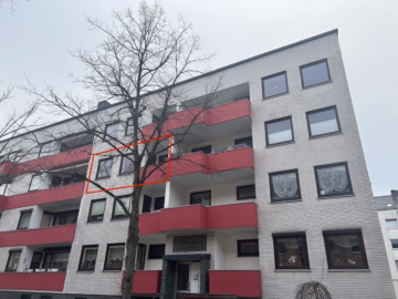 2.OG, 2 Zimmer, 2 Loggien, Hausgarage und Mansarde - Frontansicht (43225)