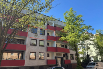 2.OG, 2 Zimmer, 2 Loggien, Hausgarage und Mansarde - Frontansicht (53475)