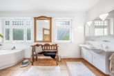 Badezimmer - Exklusive Villa in Parknähe