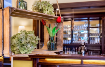 Feiern, Genießen, Wohnen: Gastronomie m. 5 Wohng. - Empfang (42685)