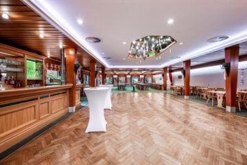 Feiern, Genießen, Wohnen: Gastronomie m. 5 Wohng. - Großer Saal (42686)