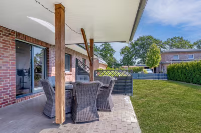 Modernes Stadthaus im zeitlosen „Toskana-Stil“ - Überdachte Terrasse (80363)