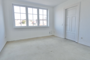 Saniert und bereit zum Einzug - Wohnzimmer (43716)
