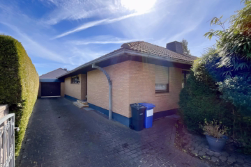 Schöner Bungalow in ruhiger Lage - Straßenansicht (49119)