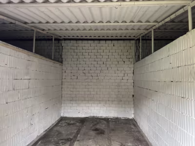 Garagenhof mit 21 Garagen & Optimierungs-Potenzial - freie Beispielgarage (85266)