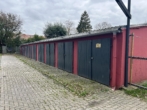 Garagenblock Vorderseite - Garagenhof mit 22 Garagen & Optimierungs-Potenzial
