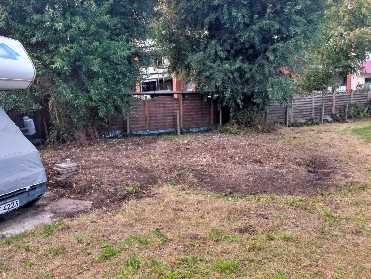 Platz für mögliche Garagen