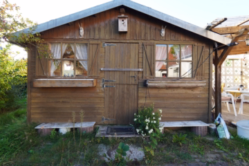 Solides Einfamilienhaus auf großem Grundstück - Gartenhaus (37176)