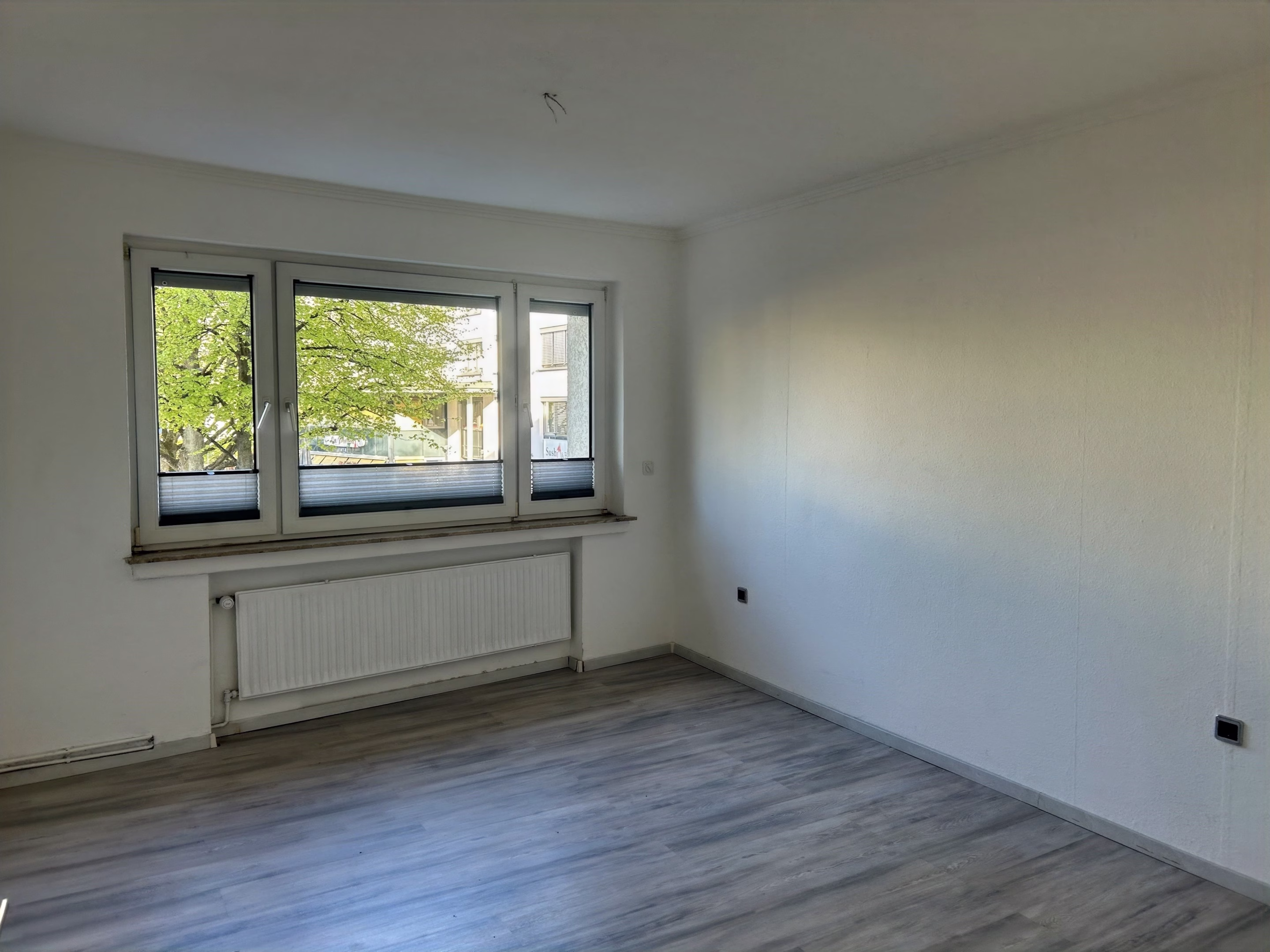 mit KI verändert - Zimmer 2 Richtung Neumarkt