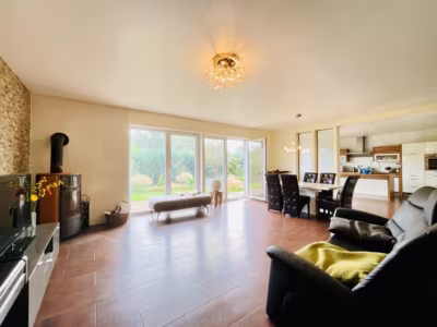 Einmalig: 3 Gebäude auf rd. 7.000 m² Grundstück - Haus 3 - Wohnbereich (93265)