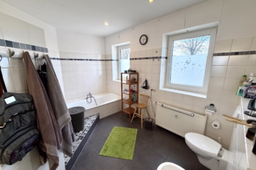 Chancen erkennen & nutzen – Zweifamilienhaus - Bad en Suite Dachgeschoss (47021)