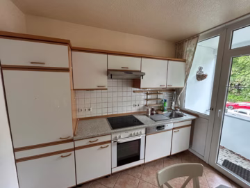 4-Zimmer-ETW in Mitte, 2 Balkone & Blick ins Grüne - Küche (77581)