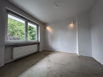 4-Zimmer-ETW in Mitte, 2 Balkone & Blick ins Grüne - Esszimmer am Wohnzimmer (77579)