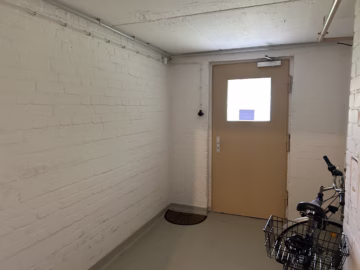 4-Zimmer-ETW in Mitte, 2 Balkone & Blick ins Grüne - Keller (77596)