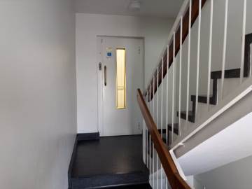 ETW mit Fahrstuhl & 2 Loggien im Hochschulquartier - Treppenhaus (70494)