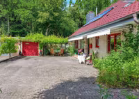Auffahrt und Terrasse