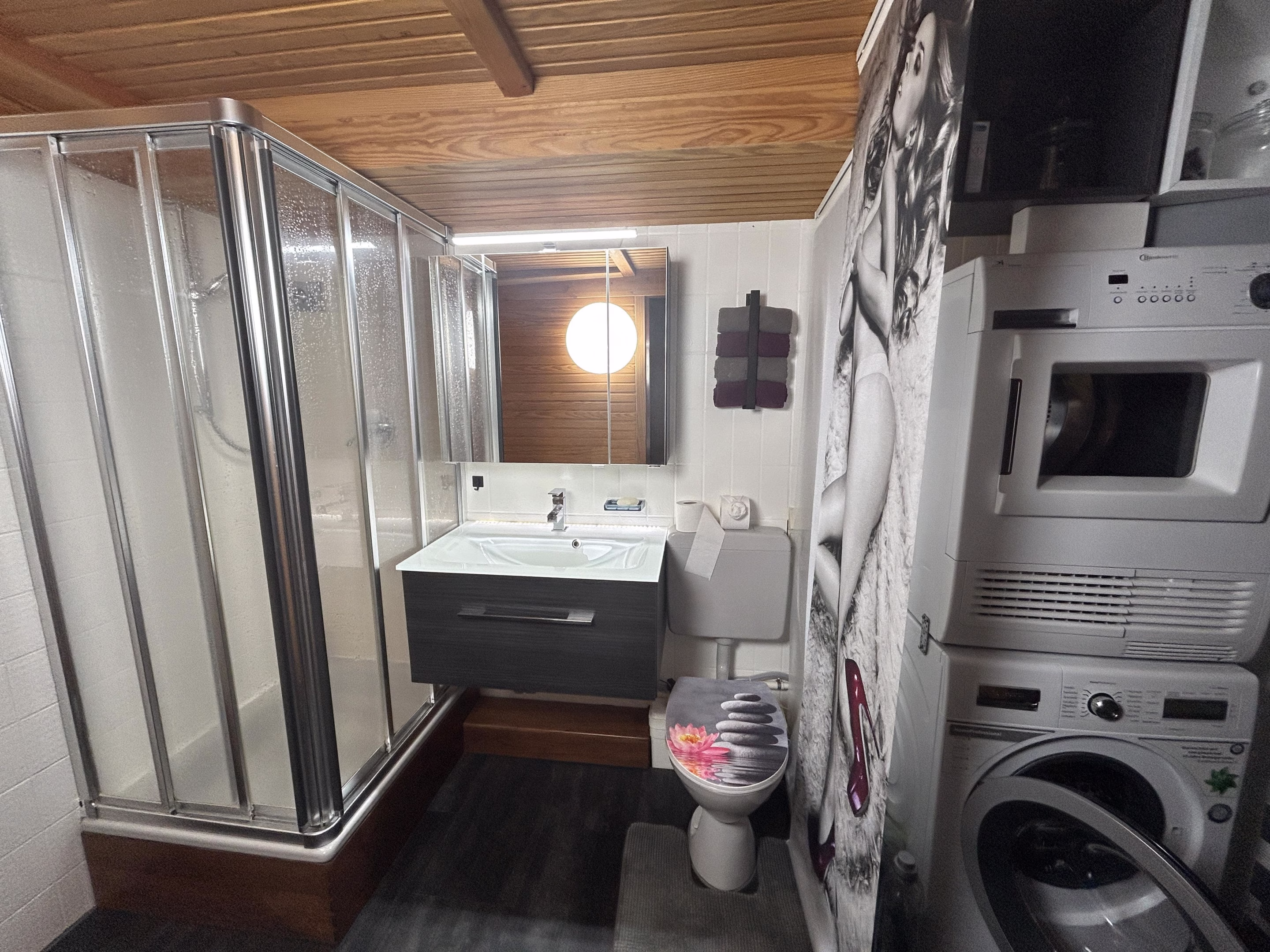 Badezimmer / Waschraum KG