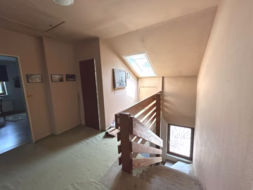 Ein Zuhause für die große Familie - Flur im DG (77110)