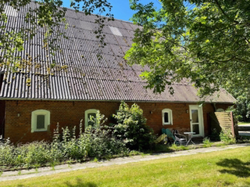 Historischer Resthof in idyllischer Lage - Seitenansicht - Eingang Whg. 1 (46622)