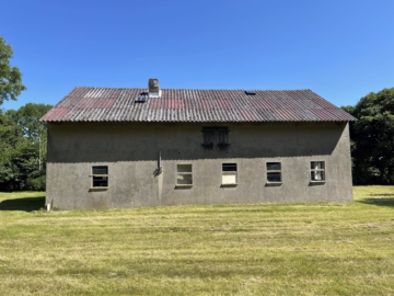 Historischer Resthof in idyllischer Lage - Nebengebäude Seitenansicht (46628)
