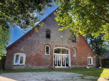 Historischer Resthof in idyllischer Lage - Straßenansicht (46618)