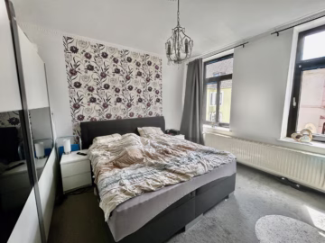 Altbaucharme in gepflegter Wohnanlage - Schlafzimmer (76438)