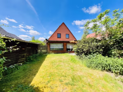 Familienhaus in schöner ländlicher Lage - Gartenansicht (79847)
