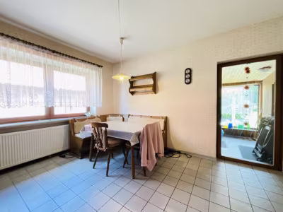 Familienhaus in schöner ländlicher Lage - Küche mit Essecke (79855)