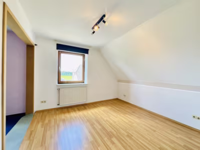 Familienhaus in schöner ländlicher Lage - DG Zimmer 1 (79860)