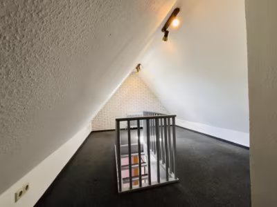 Familienhaus in schöner ländlicher Lage - Zimmer im Dachboden (79864)