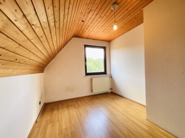 Familienhaus in schöner ländlicher Lage - DG Zimmer 4 (62964)