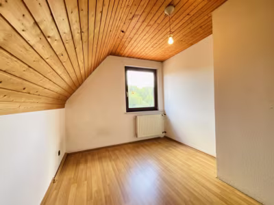 Familienhaus in schöner ländlicher Lage - DG Zimmer 4 (79866)