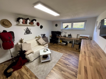 Familienhaus in ruhiger Lage zu verkaufen - Büro im KG (43650)