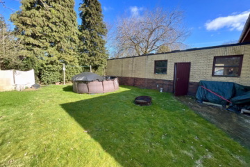 Familienhaus in ruhiger Lage zu verkaufen - Garten hinter der Garage (43639)