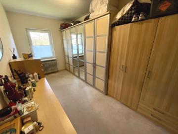 Familienhaus in ruhiger Lage zu verkaufen - Ankleidezimmer/Kinderzimmer (43646)