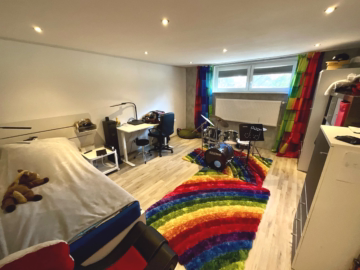Familienhaus in ruhiger Lage zu verkaufen - Kinderzimmer im KG (43651)