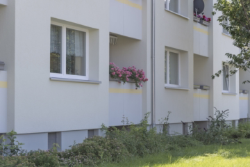 Großzügige Grünanlagen - Balkondetail (44627)