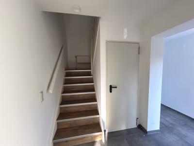 Gemütliches Häuschen in beliebter Lage - Treppenaufgang (84279)