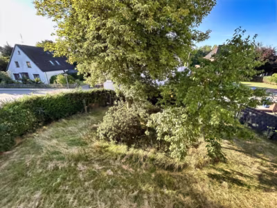 Gemütliches Häuschen in beliebter Lage - Garten zur Straße (84287)