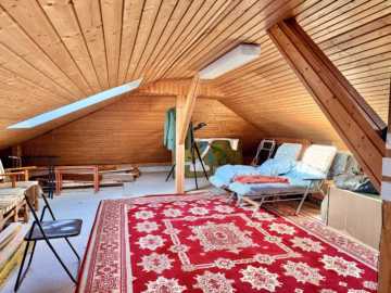 Großzügiger Bungalow in ruhiger Wohnlage - Dachboden (37876)