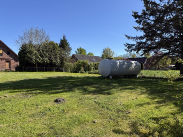 Wohn- und Geschäftshaus - Blick aufs Grundstück (36237)