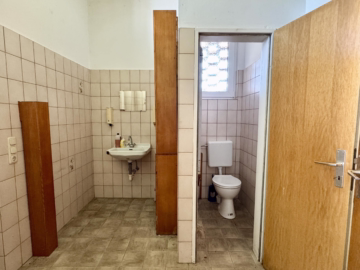 Wohn- und Geschäftshaus - WC Backstube (36240)