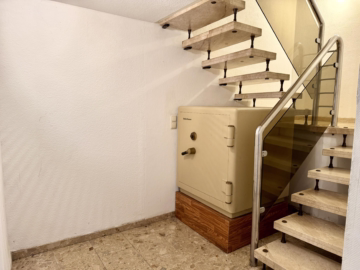 Wohn- und Geschäftshaus - Flur / Treppenhaus (36249)