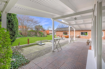 Viel Potenzial für Tagespflege o. betreutes Wohnen - Blick in den Garten (42738)