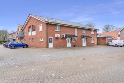 Viel Potenzial für Tagespflege o. betreutes Wohnen - Appartementhotel u. Parkplätze (78155)