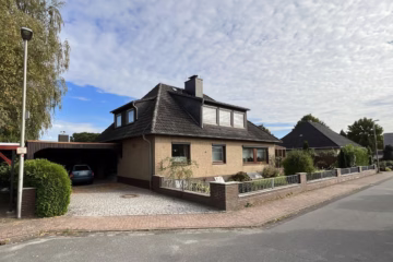 Großzügiges Wohnhaus mit Vollkeller - Straßenansicht (70248)